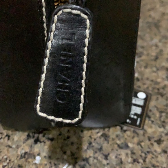 CHANEL - Picture 6 of 11